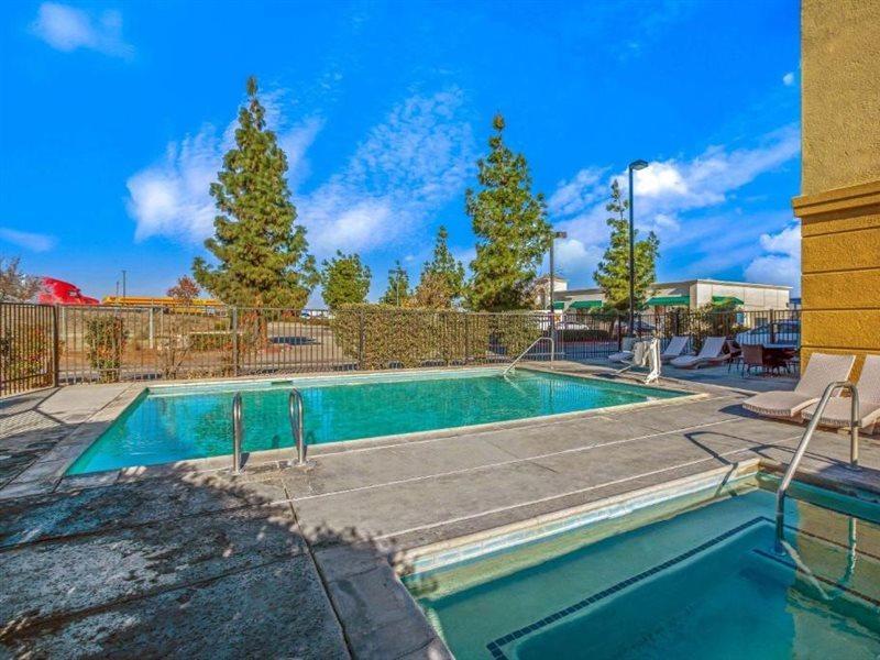 La Quinta By Wyndham Manteca - Ripon Hotel Exterior photo