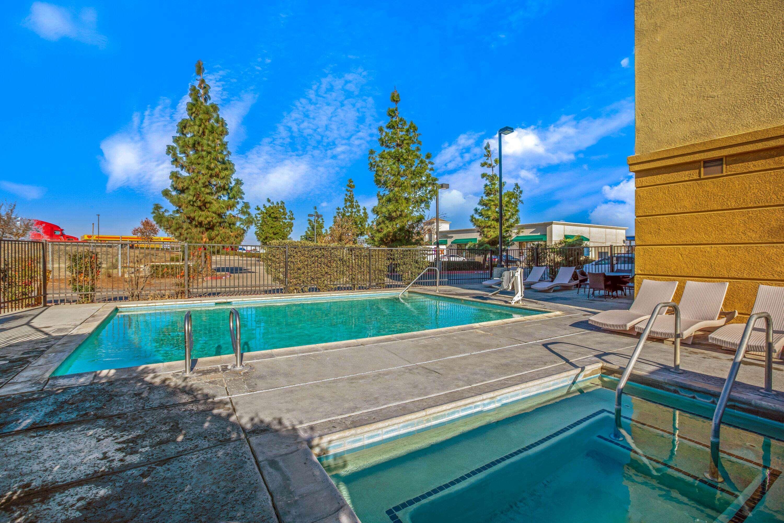 La Quinta By Wyndham Manteca - Ripon Hotel Exterior photo